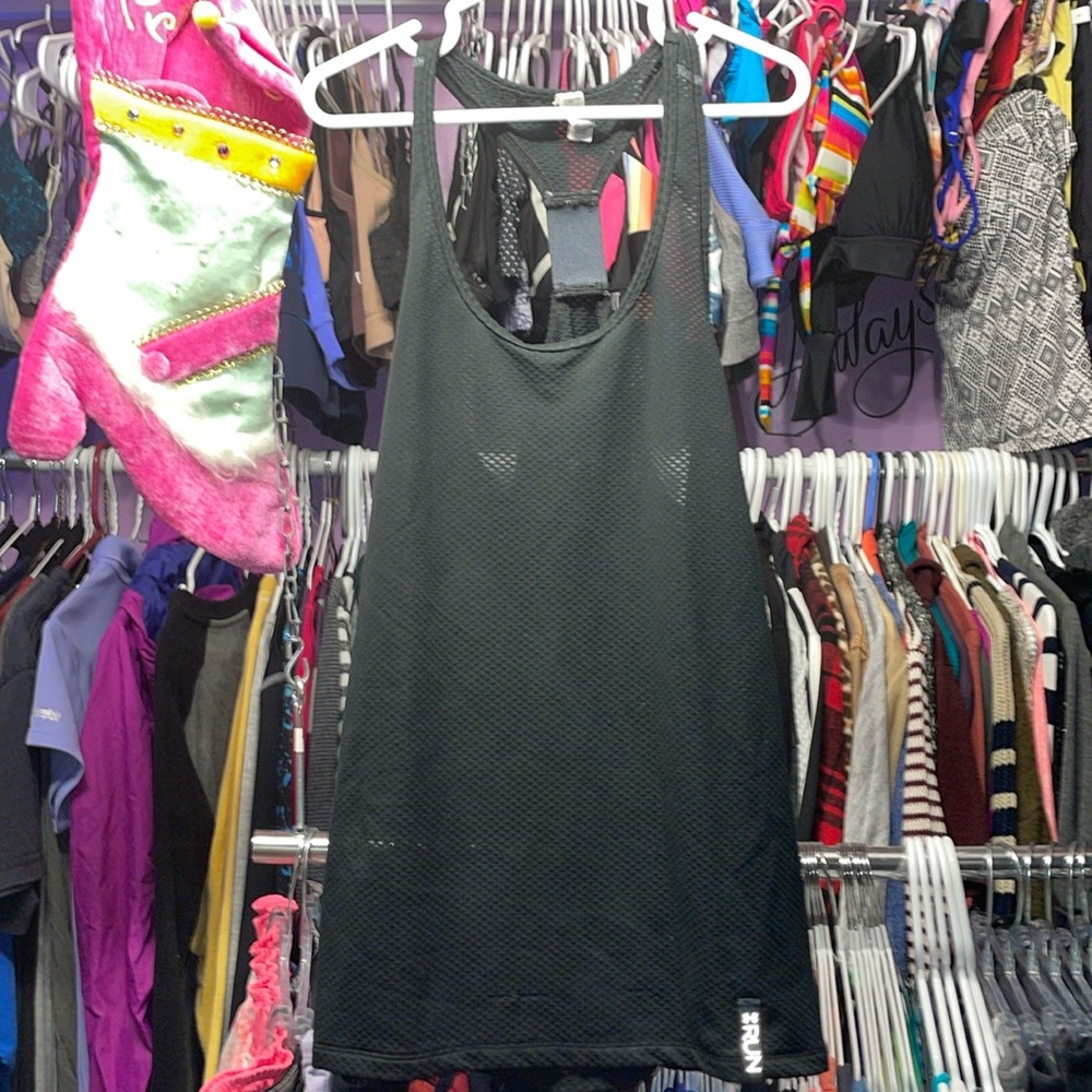 Under Armour RUN Heat Gear black ladies tank top size Small running shirt